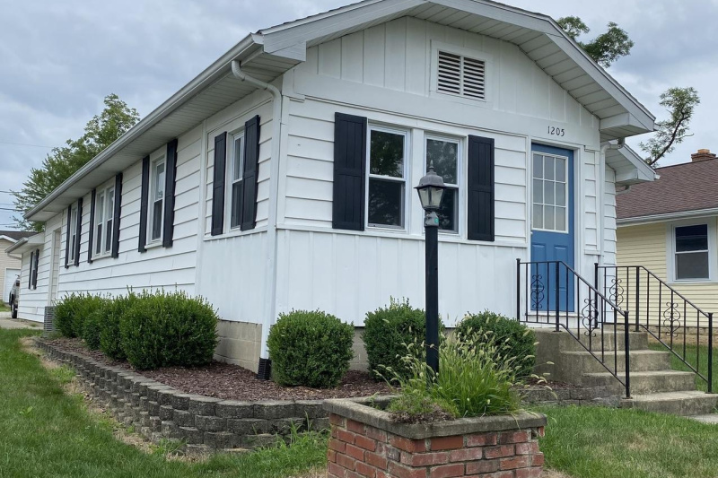 1205 W Abbott St, Muncie, 4 Bedrooms Bedrooms, ,2 BathroomsBathrooms,House,For Rent,1205 W Abbott St,1031