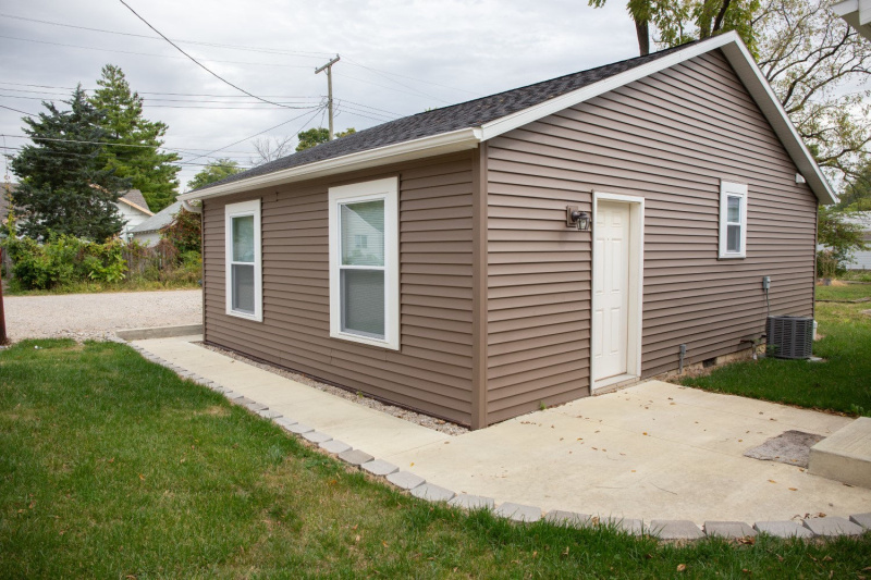 1018 W Rex St, Muncie, 1 Bedroom Bedrooms, ,1 BathroomBathrooms,House,For Rent,1018 W Rex St,1051